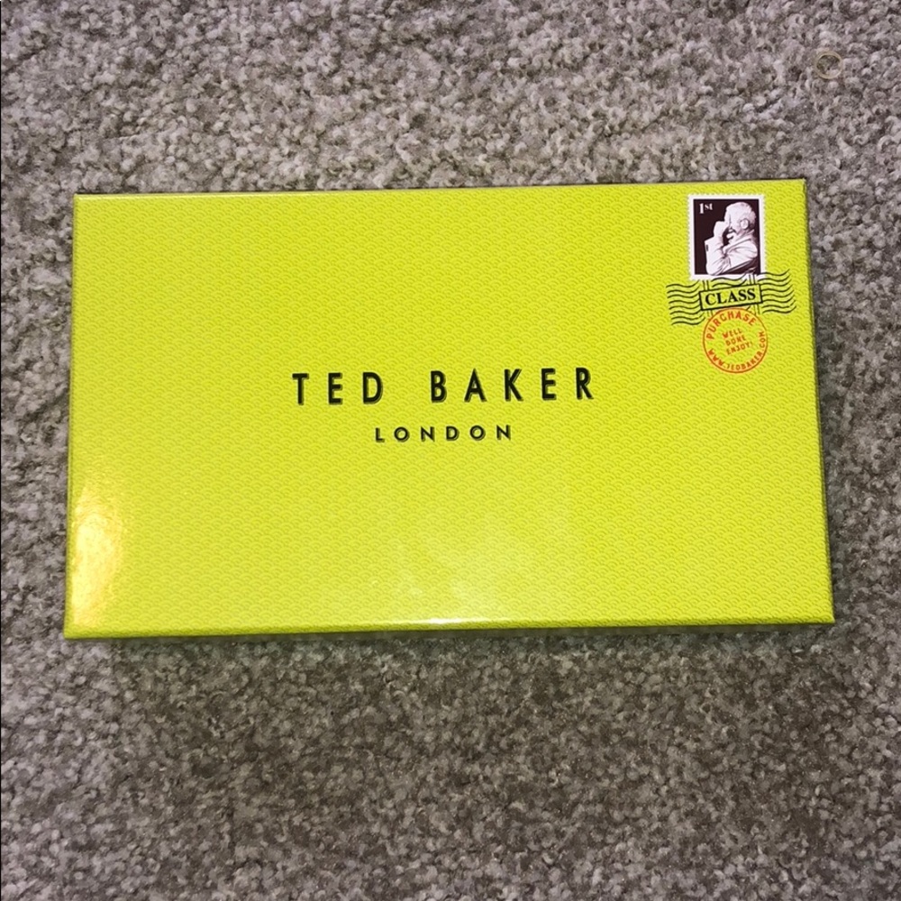 BEE Detail Matinee with chain